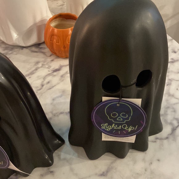 Black matte light up ghost figurines - Picture 3 of 7